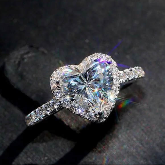 Crystal diamond heart shaped silver plated adjustable ring. Luxury jewelry. - Picture 3 of 4